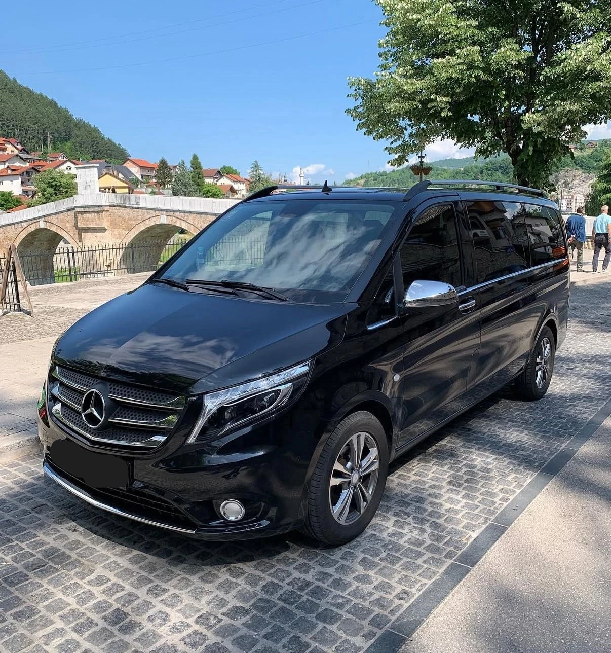 Mercedes‑Benz V‑Class black van exterior